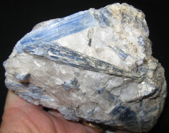 kyanite in quartz matrix